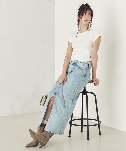 Calvin Klein(カルバン・クライン)の「モノグラム ベイビーTシャツ(Tシャツ/カットソー・レディース・ベージュ/ブルー/ライトグリーン/ブルー系その他/ブラック/ホワイト/アイボリー/ピンク系その他・XXS/S/XS/M/L)」の13枚目の写真