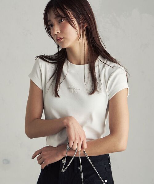 Calvin Klein(カルバン・クライン)の「モノグラム ベイビーTシャツ(Tシャツ/カットソー・レディース・ベージュ/ブルー/ライトグリーン/ブルー系その他/ブラック/ホワイト/アイボリー/ピンク系その他・XXS/S/XS/M/L)」の15枚目の写真