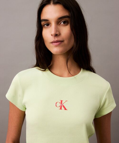 Tシャツ・カットソー   Here White Monogram Baby T-Shirt 47AB802 YAA 47 Monogram Logo Ribbed Baby Tee | Calvin Klein