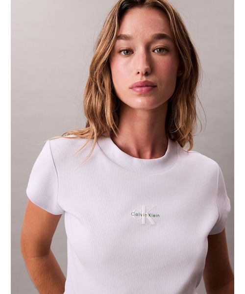 Calvin Klein(カルバン・クライン)の「モノグラム ベイビーTシャツ(Tシャツ/カットソー・レディース・ベージュ/ブルー/ライトグリーン/ブルー系その他/ブラック/ホワイト/アイボリー/ピンク系その他/ブルー系その他7/モーブ系2/ダークネイビー/ピンク系5・XXS/S/XS/M/L)」の10枚目の写真