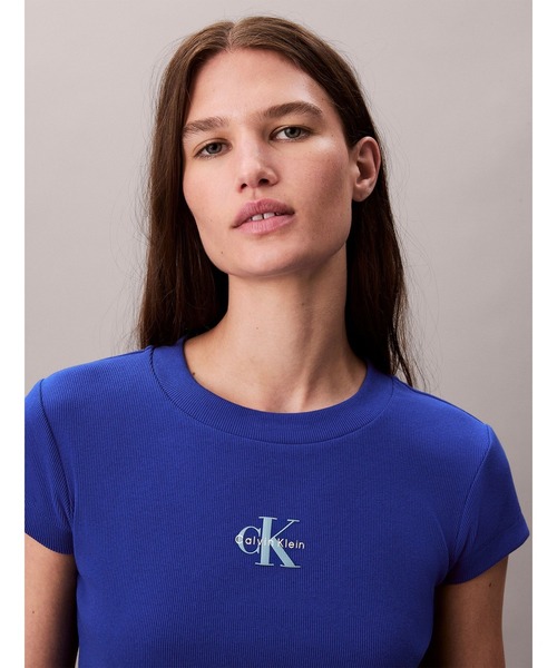 Calvin Klein(カルバン・クライン)の「モノグラム ベイビーTシャツ(Tシャツ/カットソー・レディース・ベージュ/ブルー/ライトグリーン/ブルー系その他/ブラック/ホワイト/アイボリー/ピンク系その他/ブルー系その他7/モーブ系2/ダークネイビー/ピンク系5・XXS/S/XS/M/L)」の8枚目の写真