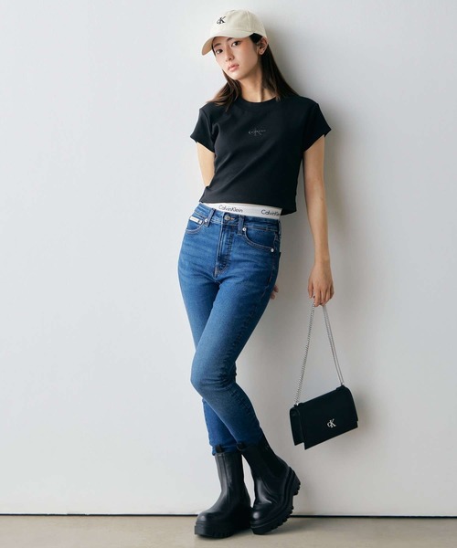 Calvin Klein(カルバン・クライン)の「モノグラム ベイビーTシャツ(Tシャツ/カットソー・レディース・ベージュ/ブルー/ライトグリーン/ブルー系その他/ブラック/ホワイト/アイボリー/ピンク系その他・XXS/S/XS/M/L)」の22枚目の写真