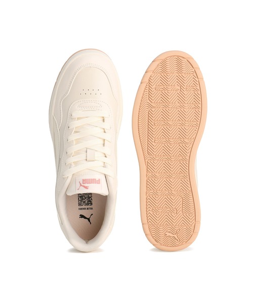 PUMA(プーマ)の「PUMA プーマ ウィメンズ コート ラリー SKYE LC スニーカー(スニーカー・レディース・オフホワイト・22.0cm/22.5cm/24.0cm/24.5cm/23.0cm/23.5cm/26.0cm/25.0cm/25.5cm)」の2枚目の写真