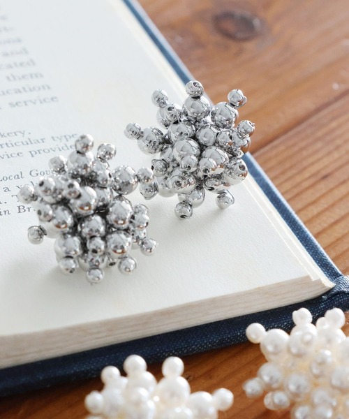 niko and...(ニコアンド)の「メニービーズピアス(ピアス(両耳用)・レディース・グレー/ホワイト・0)」の2枚目の写真