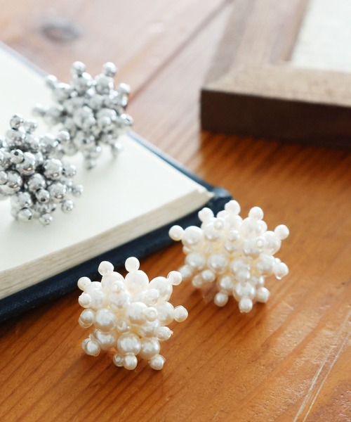 niko and...(ニコアンド)の「メニービーズピアス(ピアス(両耳用)・レディース・グレー/ホワイト・0)」の1枚目の写真