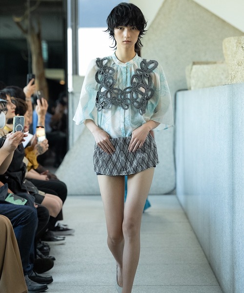 RUMCHE（ラムシェ）の「Marble Grace Sheer Blouse / マーブルグレースシアーブラウス（シャツ/ブラウス・レディース・ブルー・FREE）」の3枚目の写真