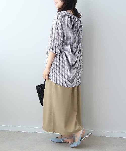 leswel（レスウェル）の「【L～5L 大きいサイズ】シャーリングギンガムタックプルオーバー 6分袖 春夏（Tシャツ/カットソー・レディース・イエロー/ネイビー/オフホワイト・LL/4L/5L/3L/L）」の8枚目の写真