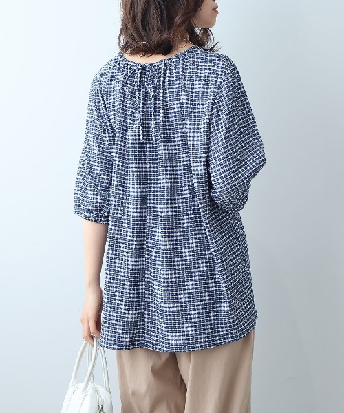 leswel（レスウェル）の「【L～5L 大きいサイズ】シャーリングギンガムタックプルオーバー 6分袖 春夏（Tシャツ/カットソー・レディース・イエロー/ネイビー/オフホワイト・LL/4L/5L/3L/L）」の14枚目の写真