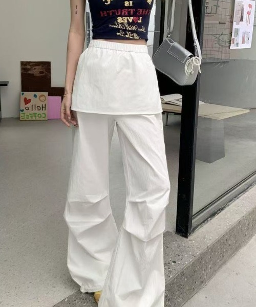 AsRiRe(アスリレイ)の「レイヤード風ワークスカートパンツ(カーゴパンツ・レディース・ホワイト/ライトグレー/ブラック/ダークグレー/ホワイト系その他/ブラック系その他・M)」の2枚目の写真