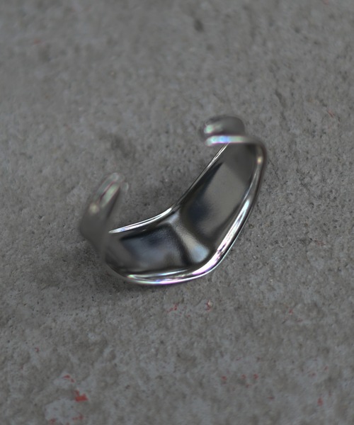 Marient（マリエント）の「Curve Plate Bangle/カーブプレートバングル（バングル/リストバンド・レディース・シルバー・FREE）」の4枚目の写真