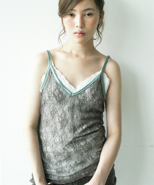 igi(イジ)の「SHEER LACE CAMISOLE / シアーレースキャミソール(キャミソール・レディース・ライトグリーン/ネイビー/ブラウン/チャコールグレー/モカ/ベージュ・FREE)」の2枚目の写真