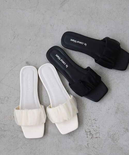le.coeur blanc（ルクールブラン）の「《WEB限定アイテム》ギャザーフラットサンダル（サンダル・レディース・アイボリー/キャメル/ブラック系その他/ブラック・36/37/38）」の5枚目の写真