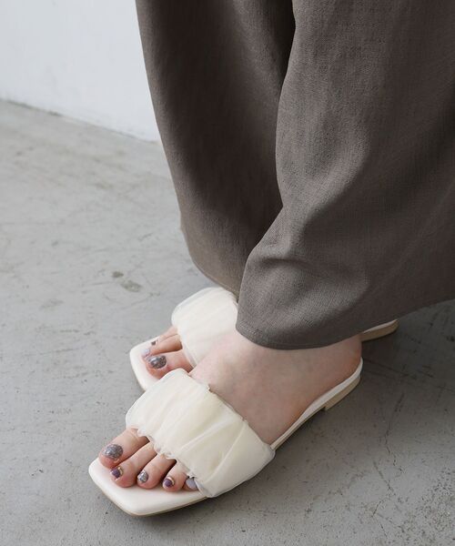 le.coeur blanc（ルクールブラン）の「《WEB限定アイテム》ギャザーフラットサンダル（サンダル・レディース・アイボリー/キャメル/ブラック系その他/ブラック・36/37/38）」の22枚目の写真