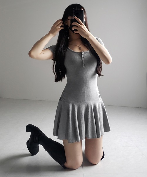 me+em select(ミームセレクト)の「※※【 2点セット 】ヘンリーネックタイトミニワンピース&ショートパンツ ワンホンセットアップ / henley neck tight mini onepiece & short pants wanghong set up(セットアップ・レディース・グレー/ブラック・FREE)」の14枚目の写真