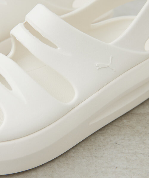 ear PAPILLONNER(イアパピヨネ)の「【PUMA(プーマ)】ウィメンズプーマ フラッターサンダル(サンダル・レディース・ブラック/ホワイト・25cm/24cm/23cm)」の4枚目の写真