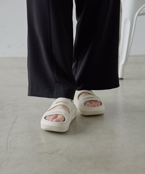 ear PAPILLONNER(イアパピヨネ)の「【PUMA(プーマ)】ウィメンズプーマ フラッターサンダル(サンダル・レディース・ブラック/ホワイト・25cm/24cm/23cm)」の7枚目の写真