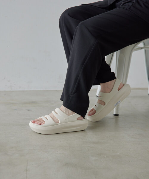 ear PAPILLONNER(イアパピヨネ)の「【PUMA(プーマ)】ウィメンズプーマ フラッターサンダル(サンダル・レディース・ブラック/ホワイト・25cm/24cm/23cm)」の12枚目の写真