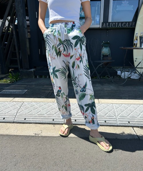 Loco Ocean(ロコオーシャン)の「ボタニカルリーフプリントリラックス テーパードパンツ 夏服(その他パンツ・レディース・グリーン・M/L)」の6枚目の写真