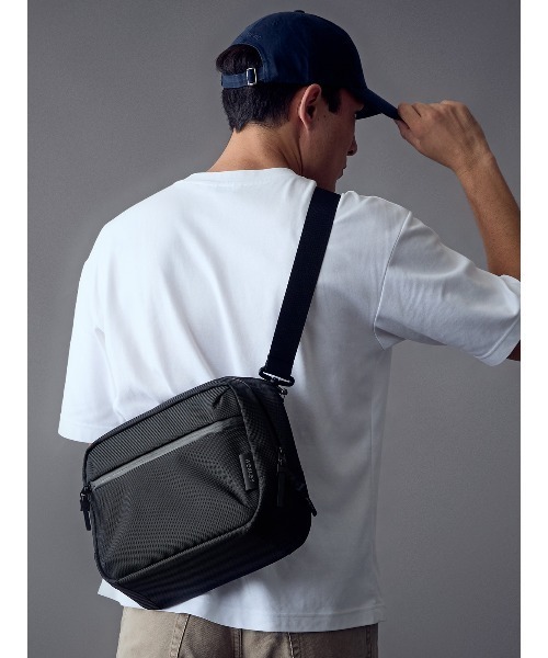 WEXLEY（ウェクスレイ）の「MALCOLM / 8L Sling Pack 1680D Cordura