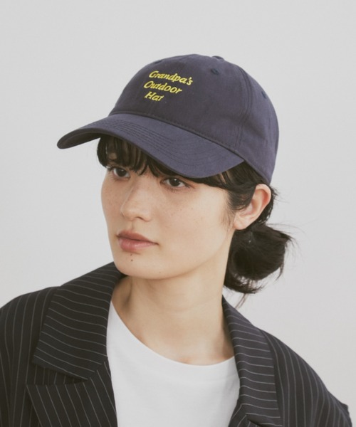 MERLOT（メルロー）の「【ウォッシュ加工】ヴィンテージライクレタリング刺繍キャップ（キャップ・レディース・ホワイト/ピンク/ネイビー・FREE）」の4枚目の写真