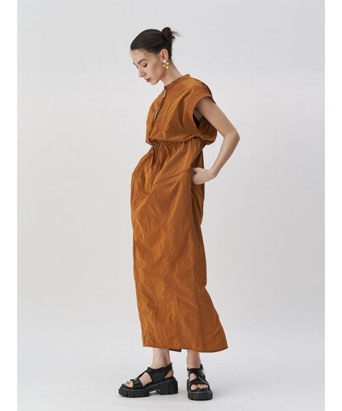 【美品】 UN3D. ウェーブラインパデッドワンピース UN3D.（アンスリード）の「WAVE LINE PADDED OP / ウェーブ