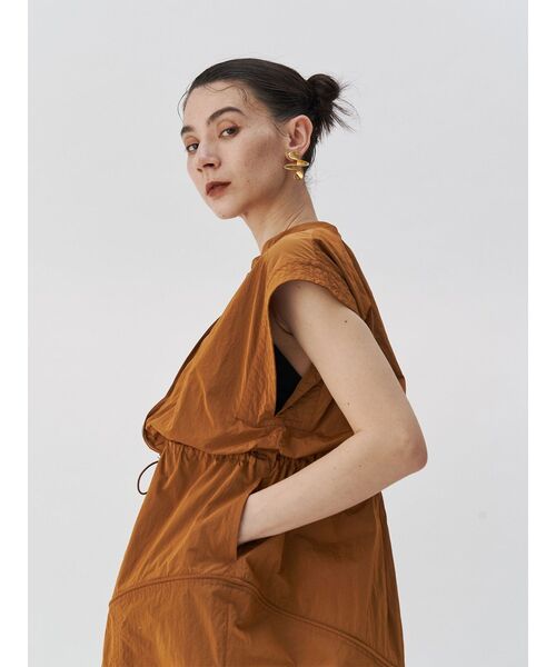 UN3D.（アンスリード）の「EDGE WAVE LINE OP / エッジウェーブラインワンピース（ワンピース・レディース・キャメル/カーキ/ブラック・38/36）」の10枚目の写真