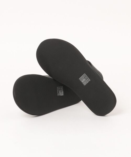 CHARLES & KEITH(チャールズ & キース)の「Trinah トリーナ トングサンダル(サンダル・レディース・シルバー/ブラック・25.5cm/25cm/24.5cm/23.5cm/23cm/22.5cm/26.5cm)」の10枚目の写真