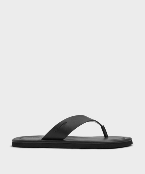 CHARLES & KEITH(チャールズ & キース)の「Trinah トリーナ トングサンダル(サンダル・レディース・シルバー/ブラック・25.5cm/25cm/24.5cm/23.5cm/23cm/22.5cm/26.5cm)」の5枚目の写真