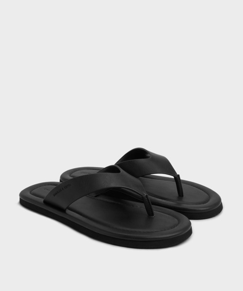 CHARLES & KEITH(チャールズ & キース)の「Trinah トリーナ トングサンダル(サンダル・レディース・シルバー/ブラック・25.5cm/25cm/24.5cm/23.5cm/23cm/22.5cm/26.5cm)」の6枚目の写真