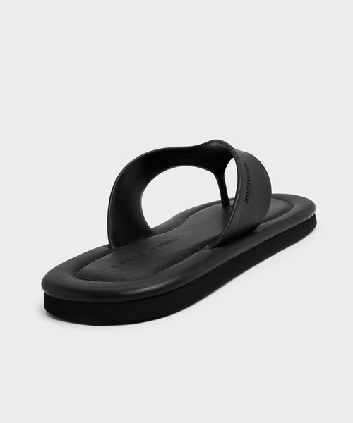 CHARLES & KEITH(チャールズ & キース)の「Trinah トリーナ トングサンダル(サンダル・レディース・シルバー/ブラック・25.5cm/25cm/24.5cm/23.5cm/23cm/22.5cm/26.5cm)」の9枚目の写真
