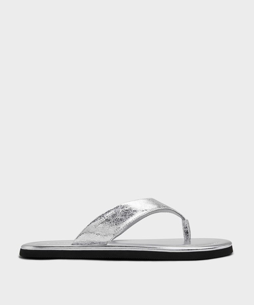 CHARLES & KEITH(チャールズ & キース)の「Trinah トリーナ トングサンダル(サンダル・レディース・シルバー/ブラック・25.5cm/25cm/24.5cm/23.5cm/23cm/22.5cm/26.5cm)」の11枚目の写真