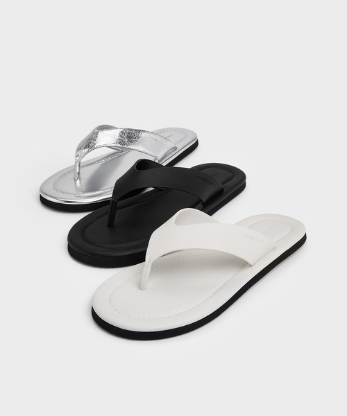 CHARLES & KEITH(チャールズ & キース)の「Trinah トリーナ トングサンダル(サンダル・レディース・シルバー/ブラック・25.5cm/25cm/24.5cm/23.5cm/23cm/22.5cm/26.5cm)」の4枚目の写真