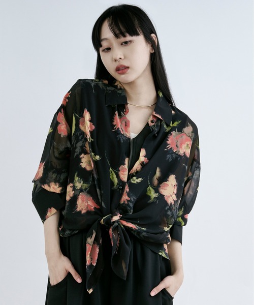 Ezick(エジック)の「Lace up フラワーシアーシャツ(シャツ/ブラウス・レディース・ブラック/アイボリー・FREE)」の4枚目の写真