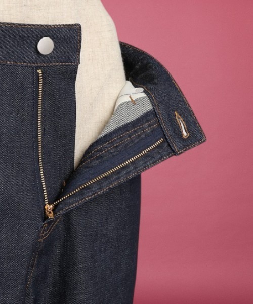 unrelaxing（アンリラクシング）の「ロールアップハイウエストデニムパンツ（デニムパンツ・レディース・インディゴブルー・マルチサイズ）」の4枚目の写真