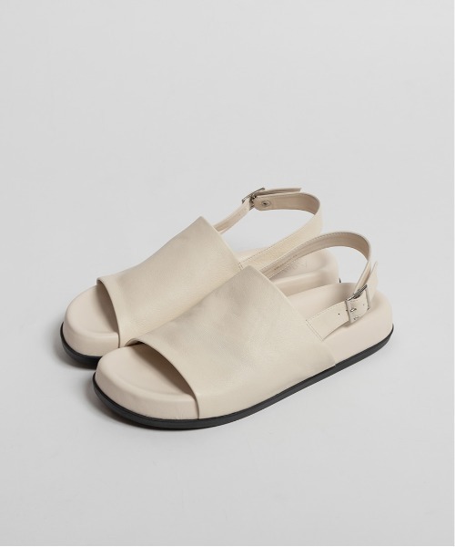 A de Vivre（アドゥヴィーヴル）の「【本革】ソフトレザーフットベッドサンダル（サンダル・レディース・アイボリー/ブラック/シルバー・L/S/M/LL）」の2枚目の写真
