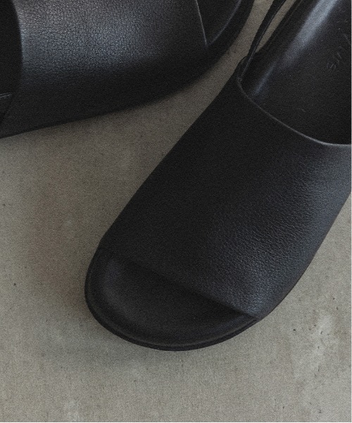 A de Vivre（アドゥヴィーヴル）の「【本革】ソフトレザーフットベッドサンダル（サンダル・レディース・アイボリー/ブラック/シルバー・L/S/M/LL）」の5枚目の写真