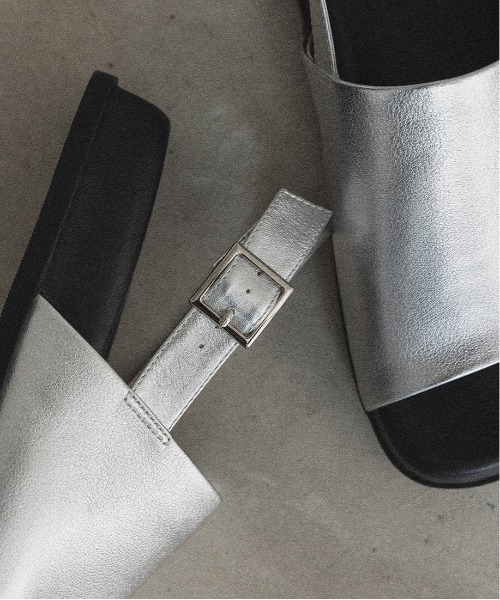 A de Vivre（アドゥヴィーヴル）の「【本革】ソフトレザーフットベッドサンダル（サンダル・レディース・アイボリー/ブラック/シルバー・L/S/M/LL）」の6枚目の写真