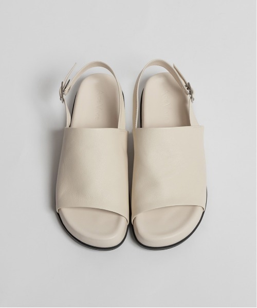 A de Vivre（アドゥヴィーヴル）の「【本革】ソフトレザーフットベッドサンダル（サンダル・レディース・アイボリー/ブラック/シルバー・L/S/M/LL）」の13枚目の写真