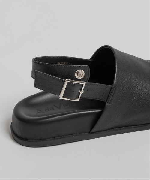 A de Vivre（アドゥヴィーヴル）の「【本革】ソフトレザーフットベッドサンダル（サンダル・レディース・アイボリー/ブラック/シルバー・L/S/M/LL）」の14枚目の写真