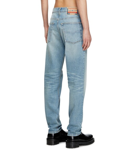 DIESEL（ディーゼル）の「メンズ デニムパンツ REGULAR 2023 D-FINITIVE L.30（デニムパンツ・メンズ・ライトインディゴブルー・30inch/28inch/26inch/32inch/34inch）」の2枚目の写真
