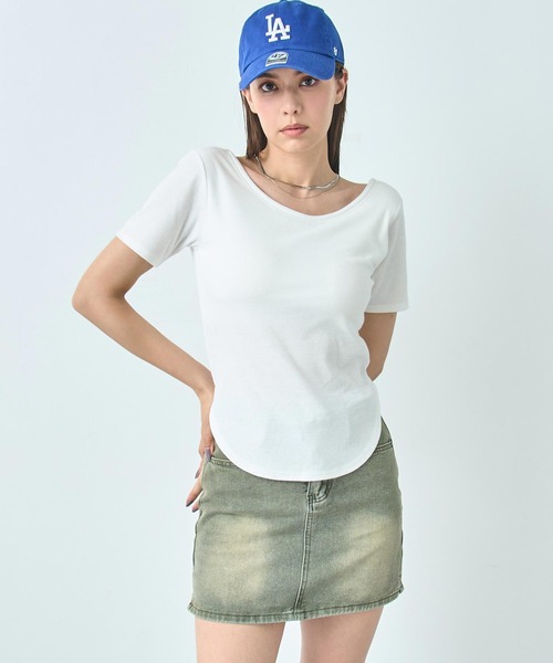 ANAP(アナップ)の「カップ付き バックオープン 半袖 Tシャツ トップス(Tシャツ/カットソー・レディース・ブラック/ホワイト/サックスブルー/オレンジ・FREE)」の2枚目の写真