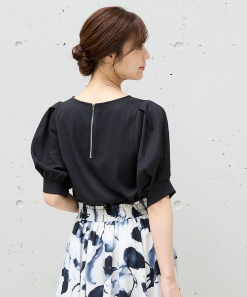 Andemiu(アンデミュウ)の「バックジップソデタックカットソー575210(Tシャツ/カットソー・レディース・ブルー/ホワイト/ブラック・FREE)」の2枚目の写真