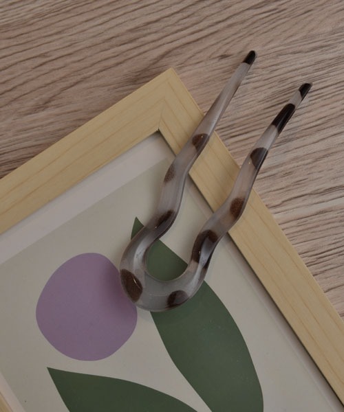 resonance】シンプルデザイン ニュアンスカラー うねうね U字コーム