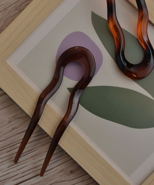 resonance】シンプルデザイン ニュアンスカラー うねうね U字コーム