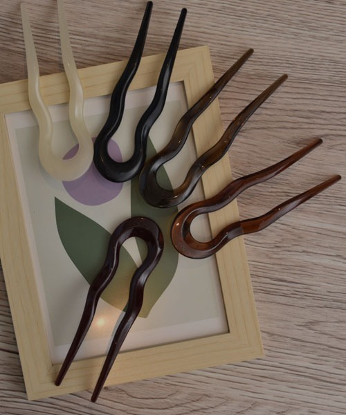 resonance】シンプルデザイン ニュアンスカラー うねうね U字コーム