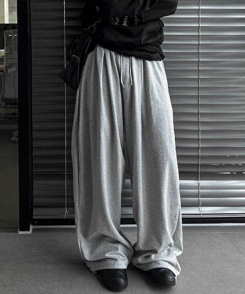 COSYHARU(コシハル)の「スーパーワイド4タックトレーニングパンツ(スウェットパンツ・メンズ・グレー・FREE)」の1枚目の写真