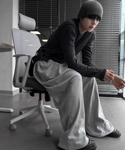 COSYHARU(コシハル)の「スーパーワイド4タックトレーニングパンツ(スウェットパンツ・メンズ・グレー・FREE)」の4枚目の写真