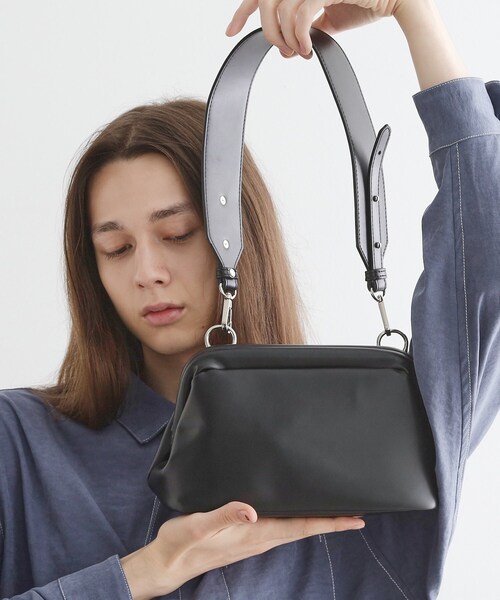 tk.TAKEO KIKUCHI（ティーケータケオキクチ）の「GAMAGUCHIショルダーバッグ（ショルダーバッグ・メンズ・ブラック/ボルドー・00）」の2枚目の写真