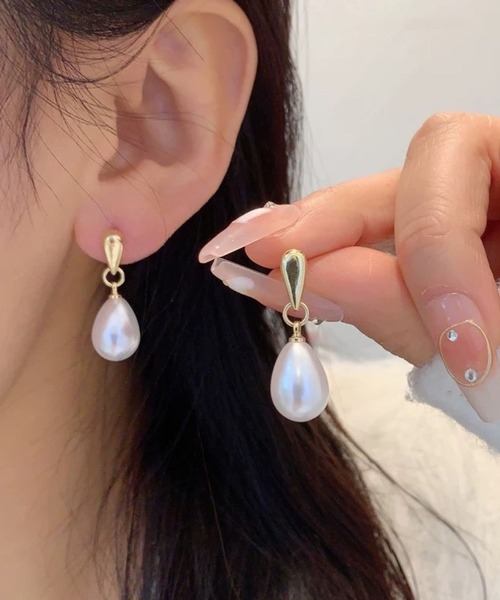 yu-ka（ユーカ）の「YU-KA:レトロドロップパールピアス retro drop Pearl pierce（ピアス（両耳用）・レディース・シルバー/ゴールド・FREE）」の3枚目の写真