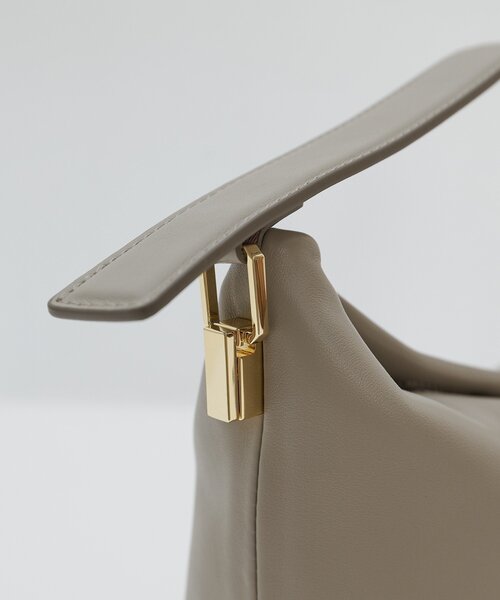 GALLARDAGALANTE（ガリャルダガランテ）の「【PUNTI】【別注】グラフトボックスバッグ（ハンドバッグ・レディース・グレー・FREE）」の4枚目の写真